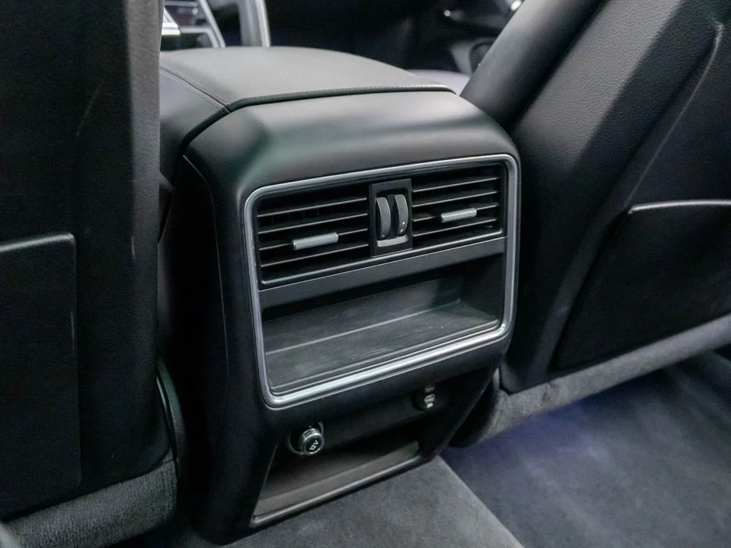 2022 Porsche Cayenne Platinum Edition - Photo 20