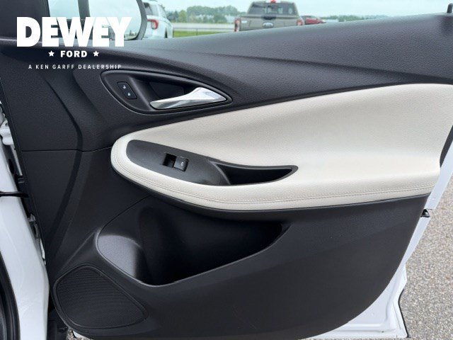 Used 2022 Summit White Buick Select image 32