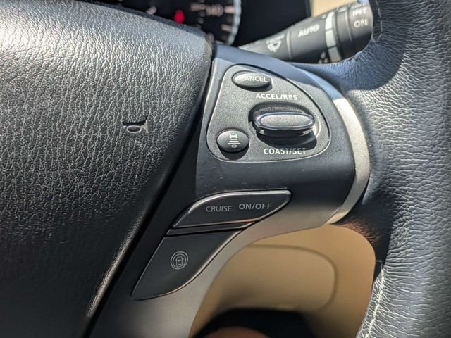 Used 2016 White INFINITI Base image 28