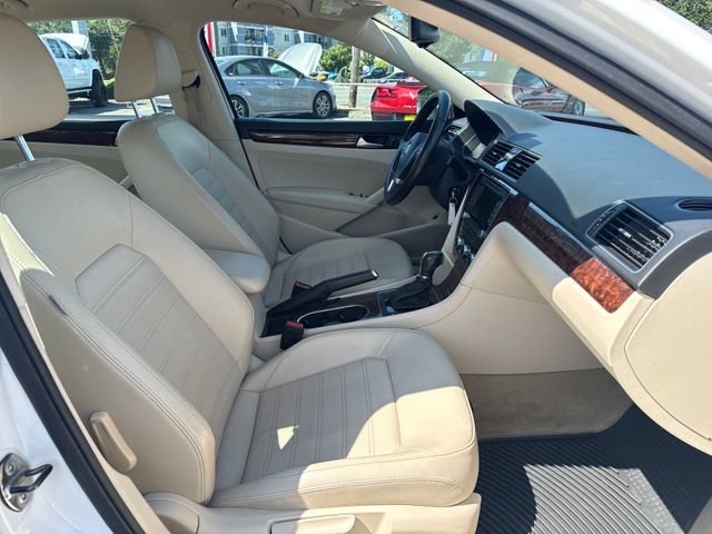 Used 2013 Candy White Volkswagen SEL image 9