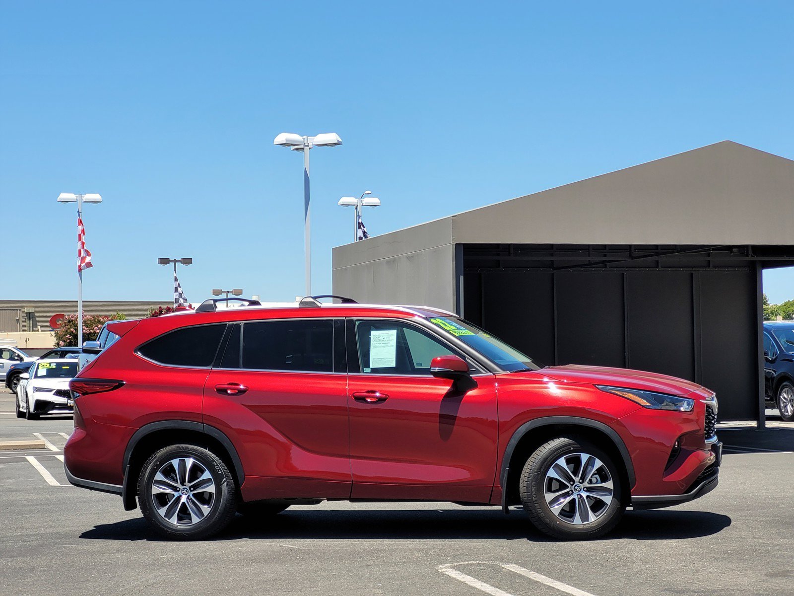Used 2022  Toyota XLE image 3