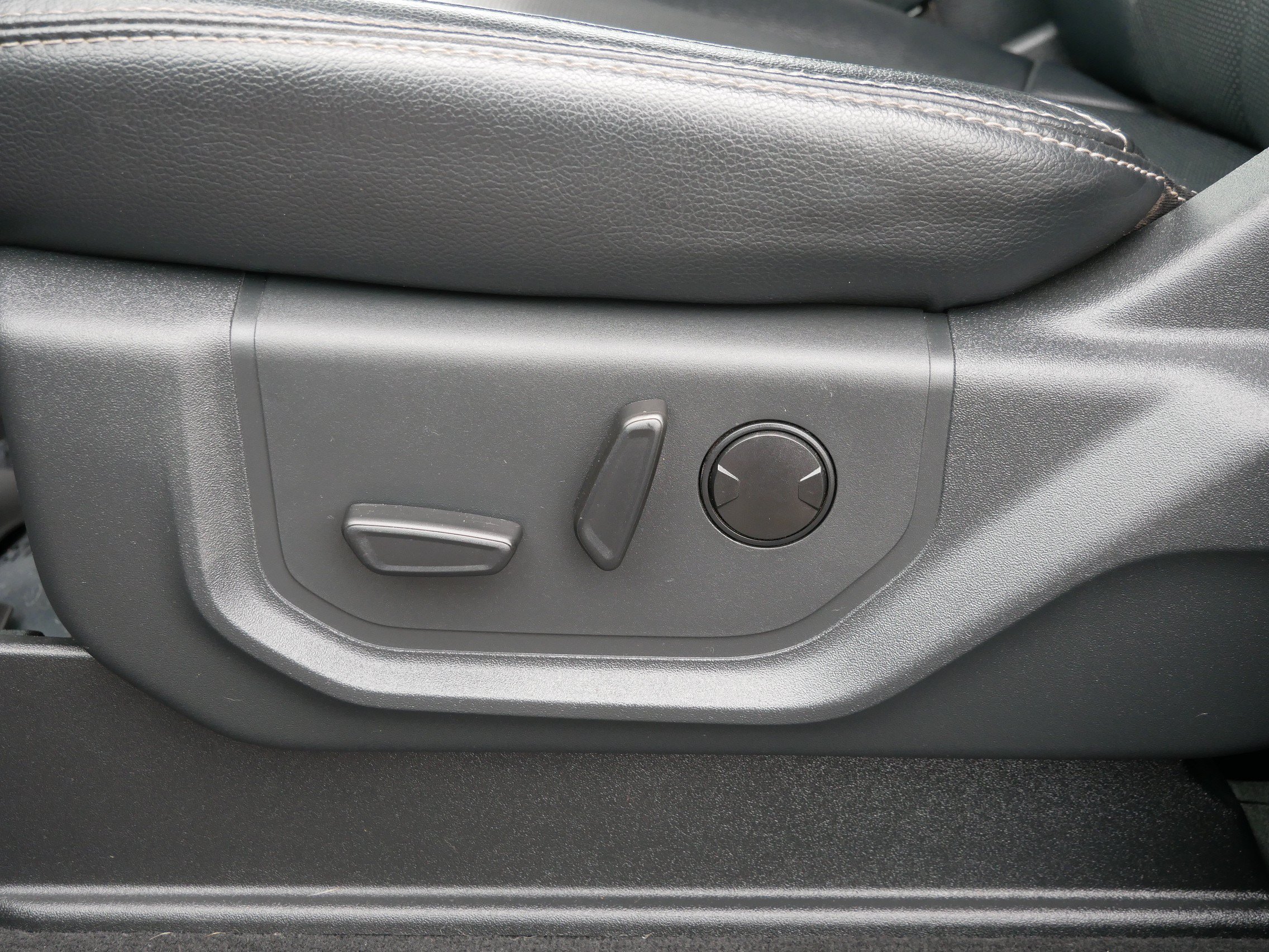 Used 2022 Red Ford LARIAT image 20