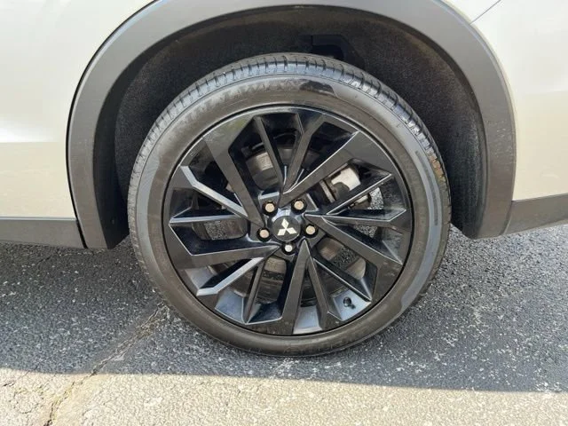 2025 Mitsubishi Outlander Plug-in Hybrid SEL Black Edition - Photo 5