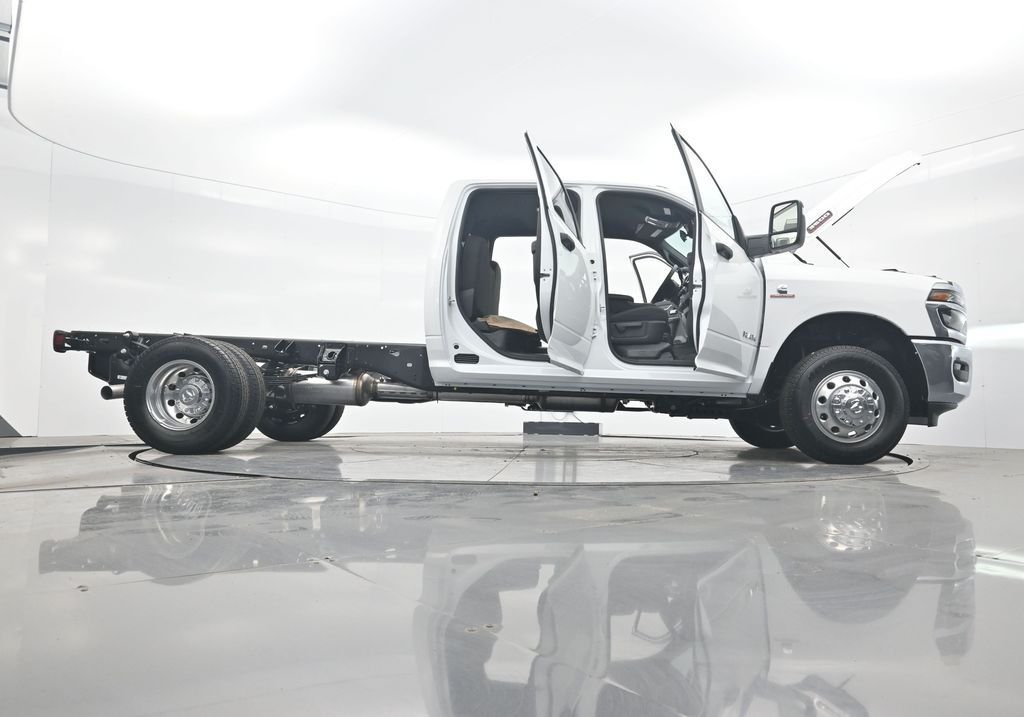 New 2026 Bright White Clearcoat RAM Tradesman image 48