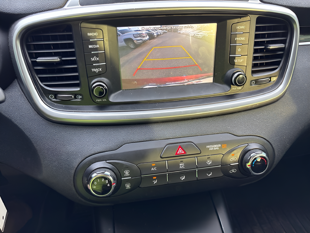 Used 2020 Red Kia LX image 27