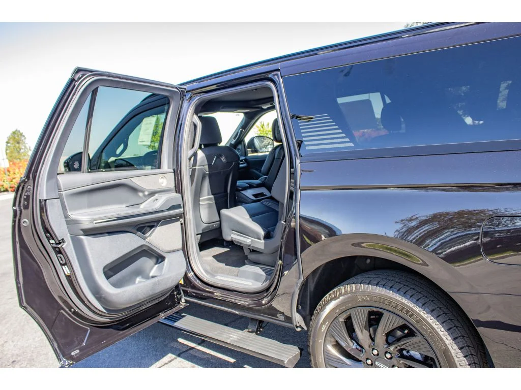 New 2026 Infinite Black Metallic Clearcoat Lincoln Reserve image 23