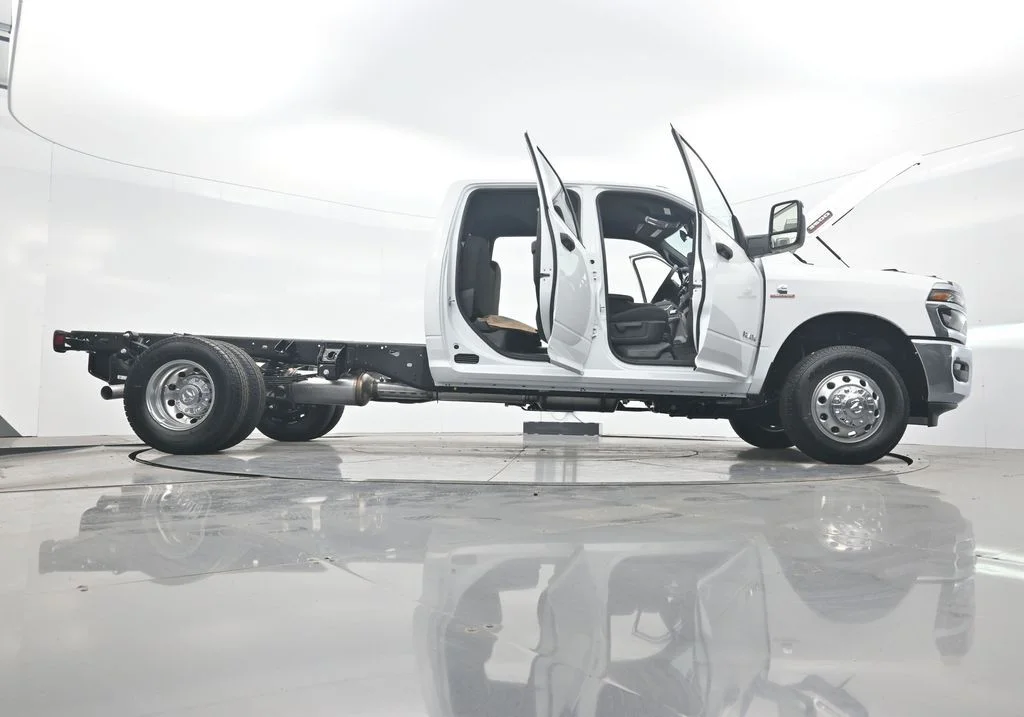 New 2026 Bright White Clear-Coat Exterior Paint RAM Tradesman image 48
