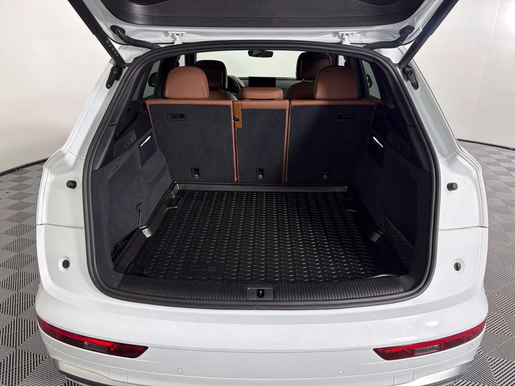 Used 2023 Glacier White Audi 45 S line Premium image 13