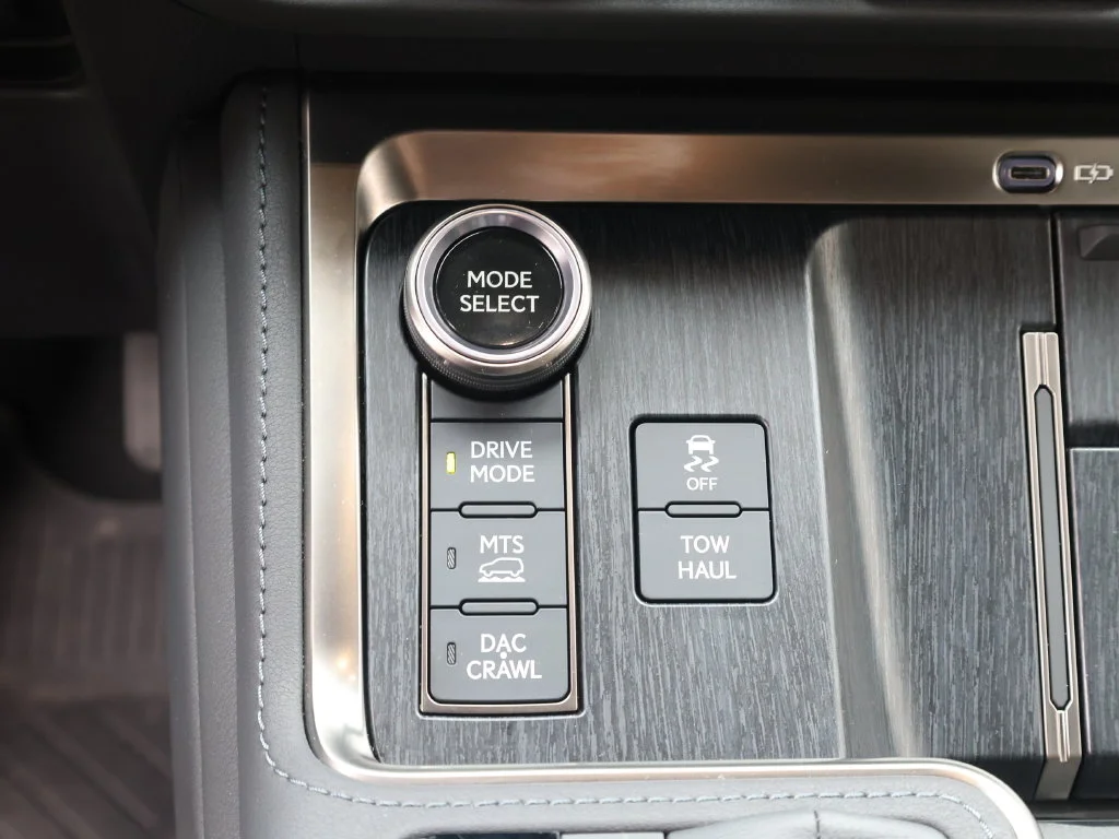 Used 2025 Silver Lexus 550 Overtrail+ image 30