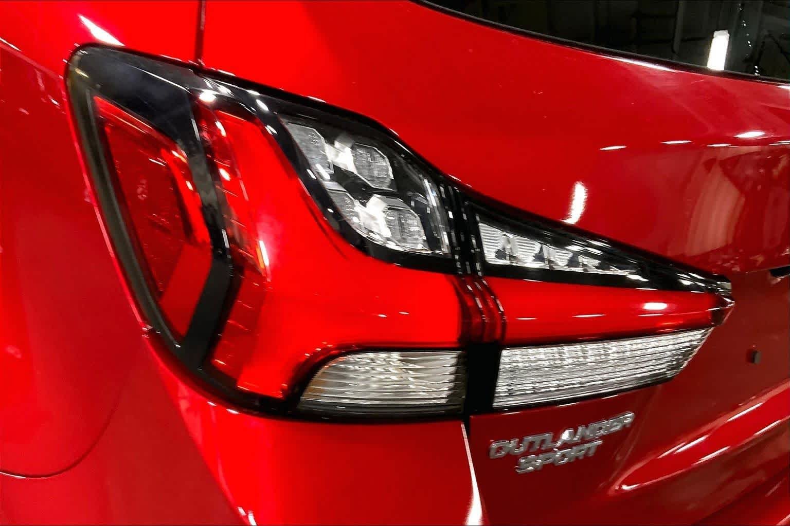 Used 2022 Red Diamond Mitsubishi ES image 29