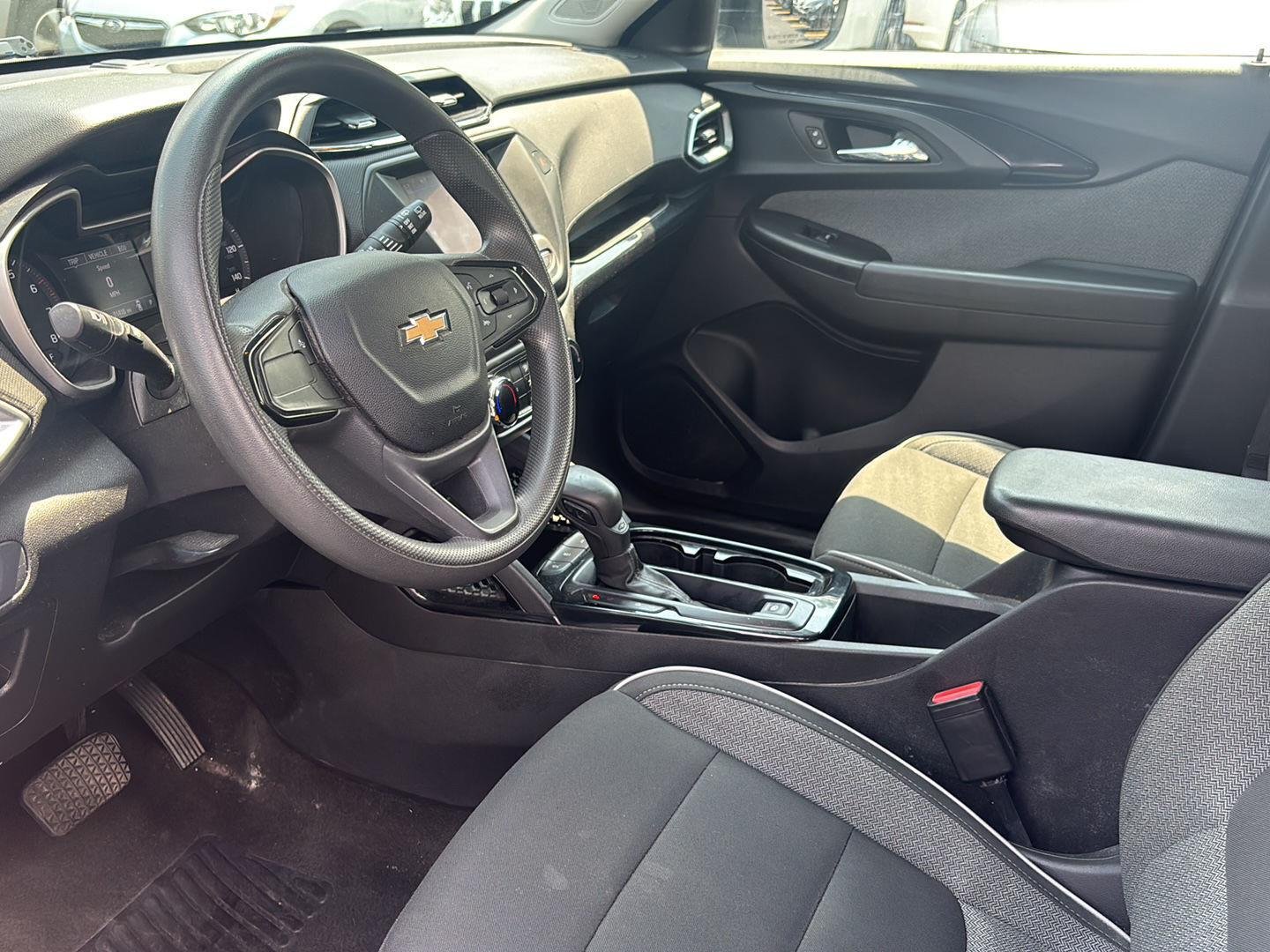Used 2021 Summit White Chevrolet L image 12