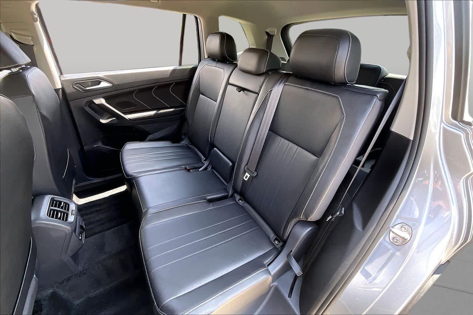 Used 2024 Pyrite Silver Metallic Volkswagen SE image 19