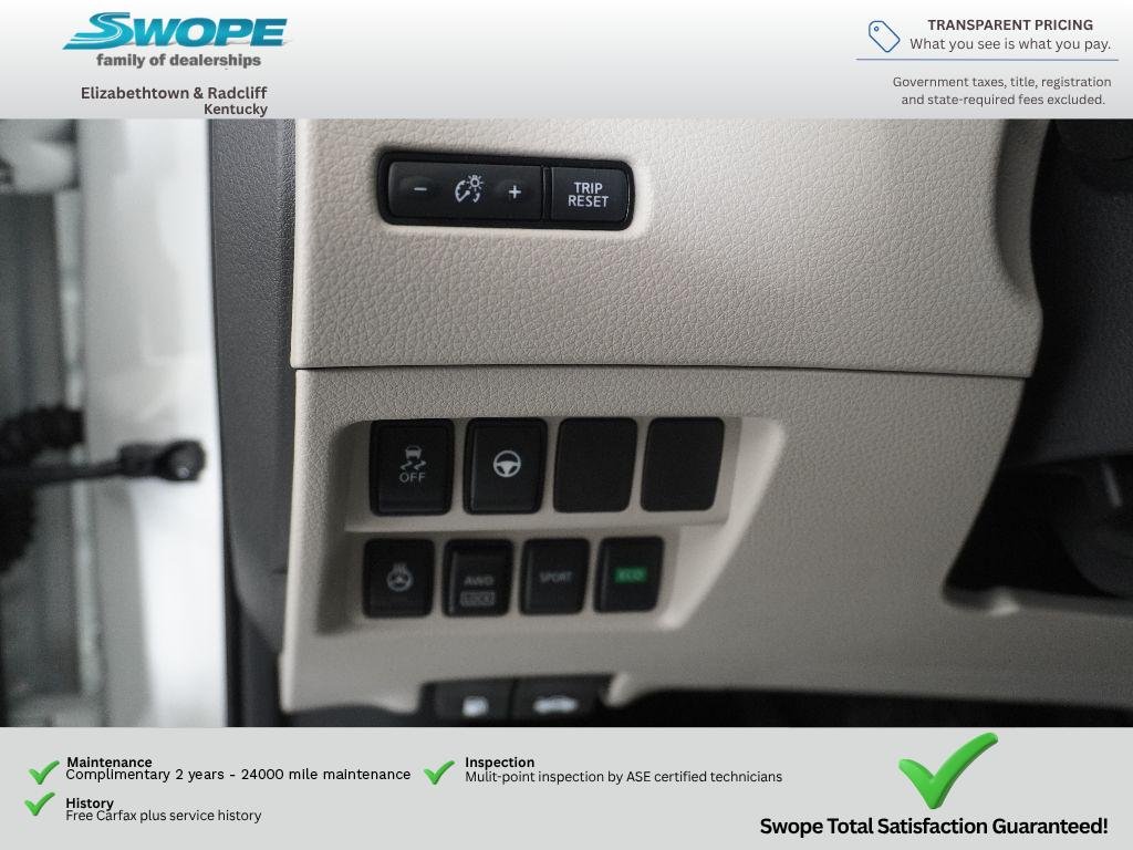 Used 2022 Pearl White Tricoat Nissan SL image 16