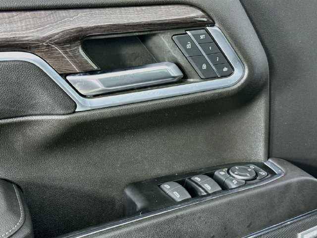 Used 2022 IRIDESCENT PEARL TRICOAT Chevrolet LTZ image 20