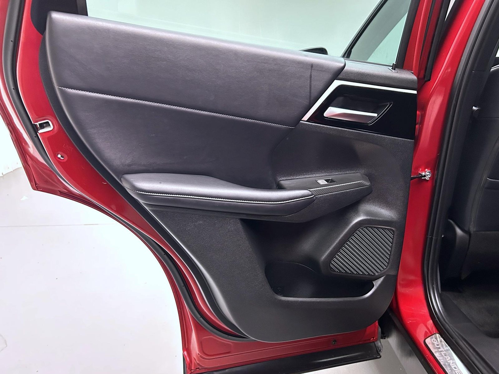 Used 2023 Red Mitsubishi SE image 20