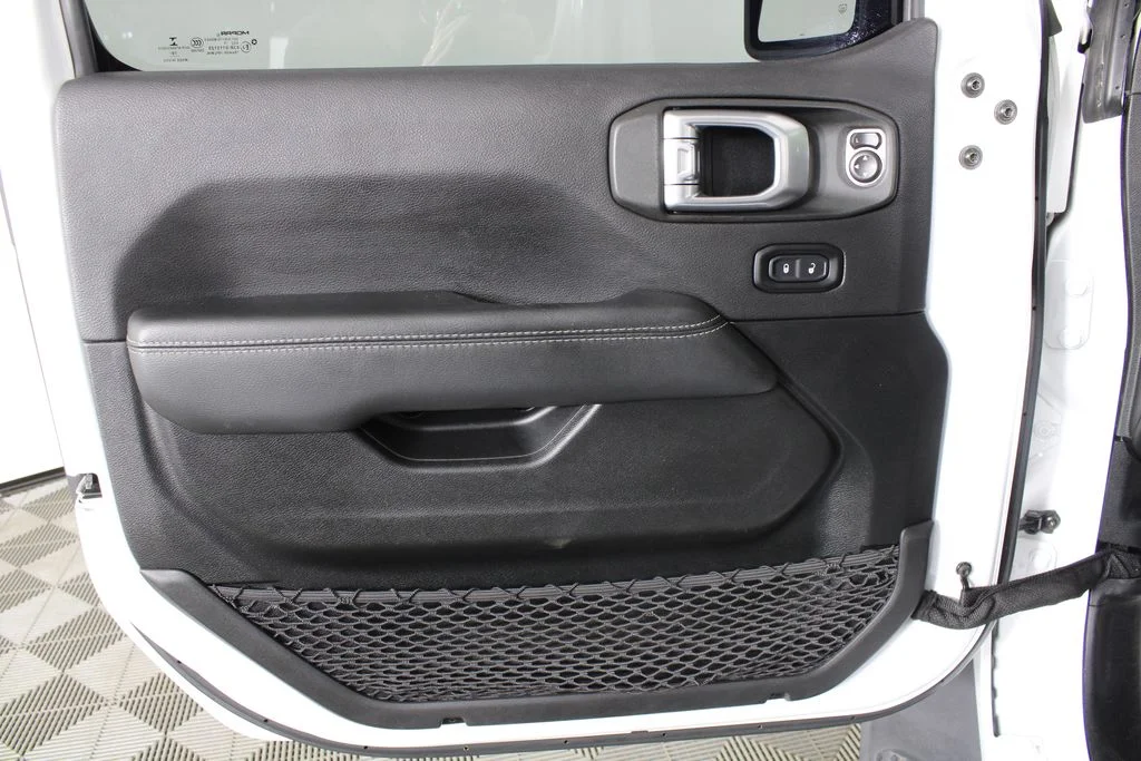 Used 2020 White Jeep Overland image 10