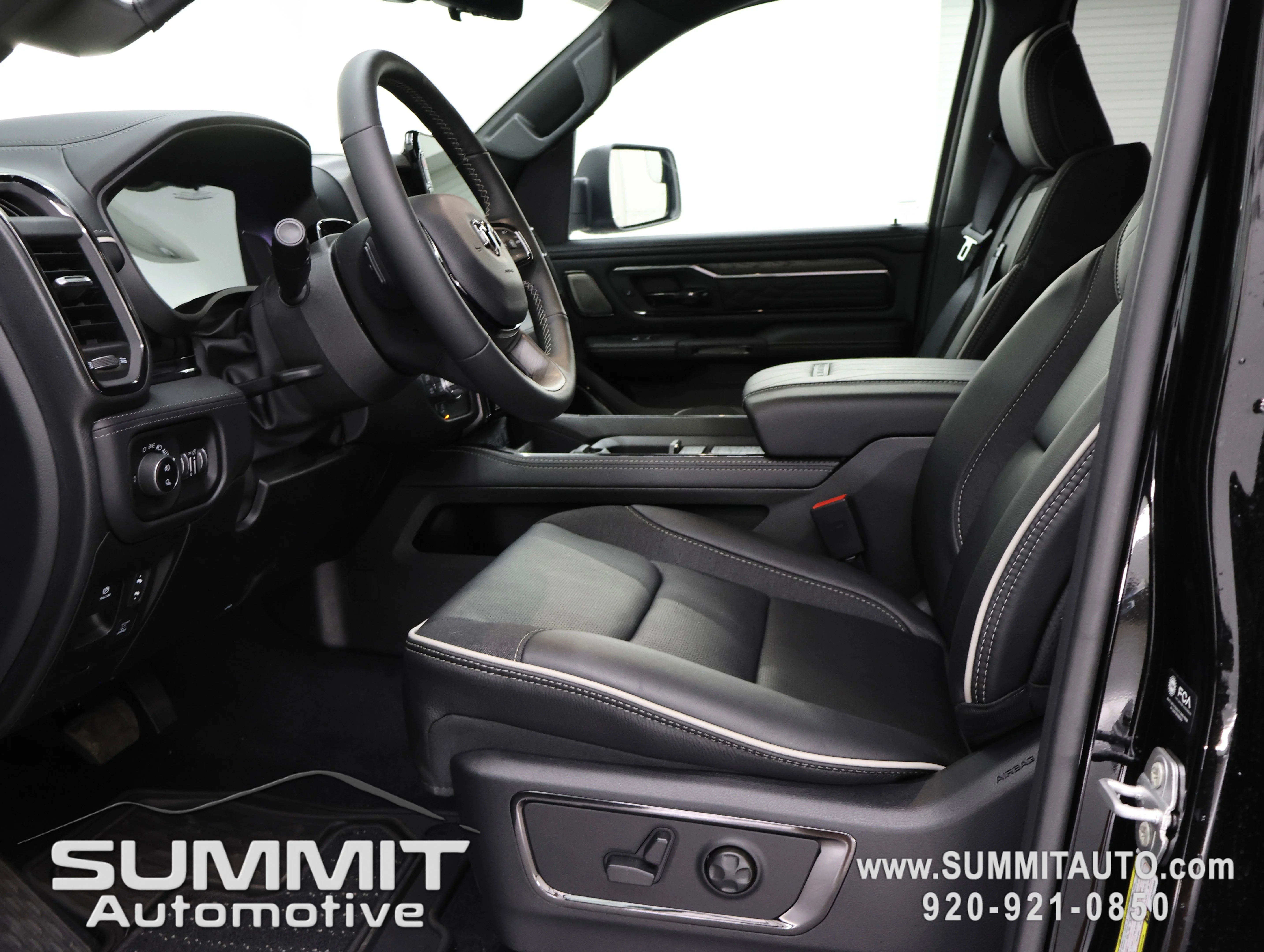 New 2026 Diamond Black Crystal Pearl-Coat Exterior Paint RAM Limited image 8