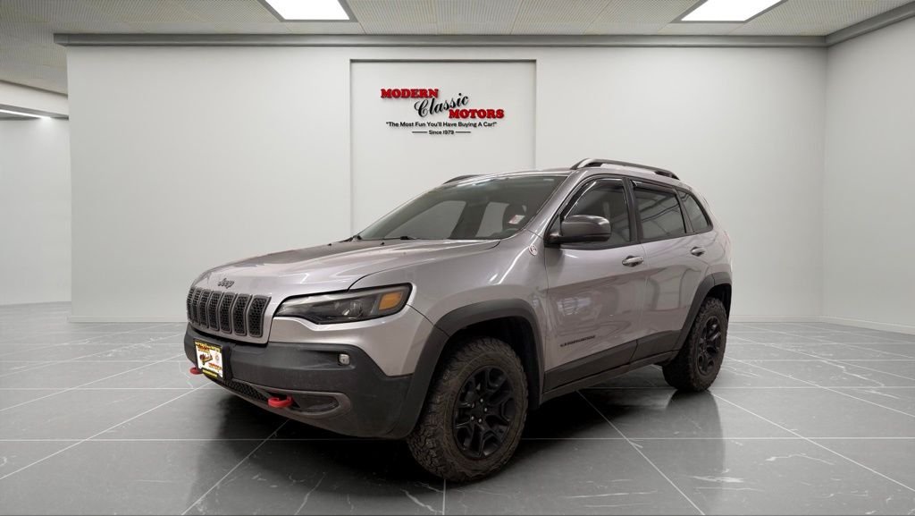 Used 2020 Silver Jeep Trailhawk image 3