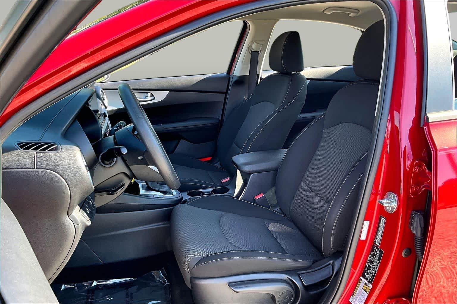 Used 2024 Currant Red Kia LXS image 8