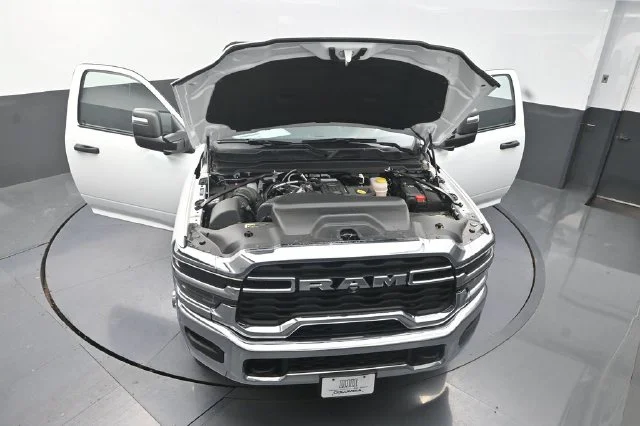 New 2026 Bright White Clear-Coat Exterior Paint RAM Tradesman image 25
