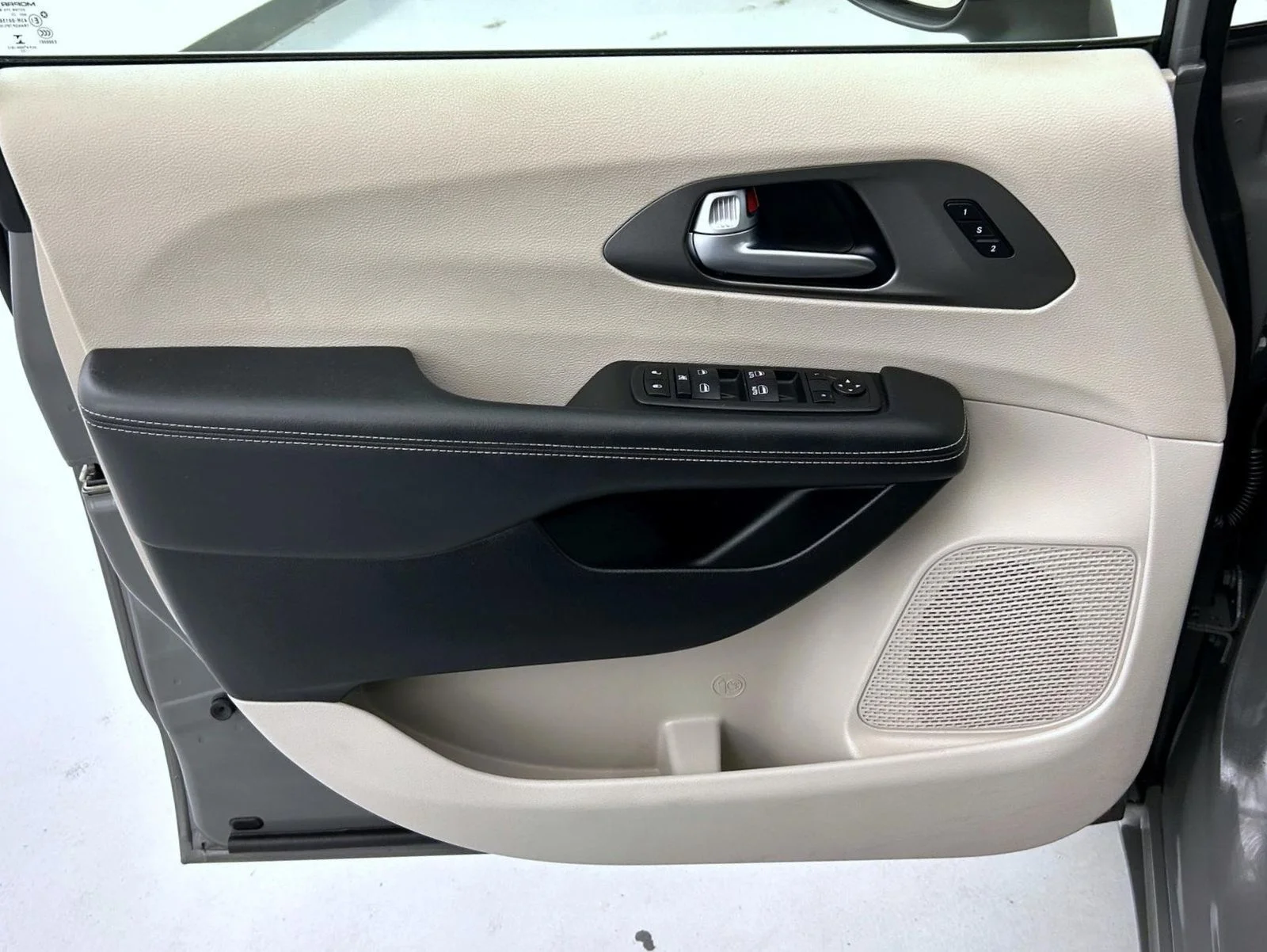 Certified Used 2023 White Chrysler Touring L image 9