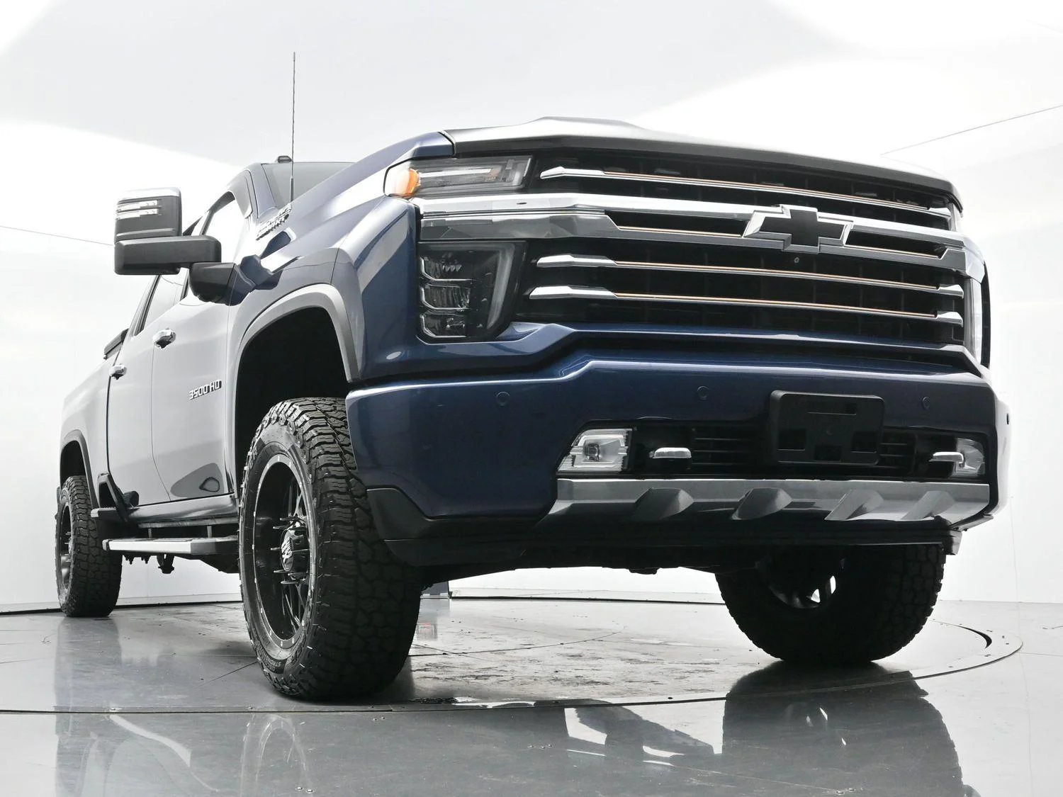 Used 2020 NORTHSKY BLUE METALLIC Chevrolet High Country image 47