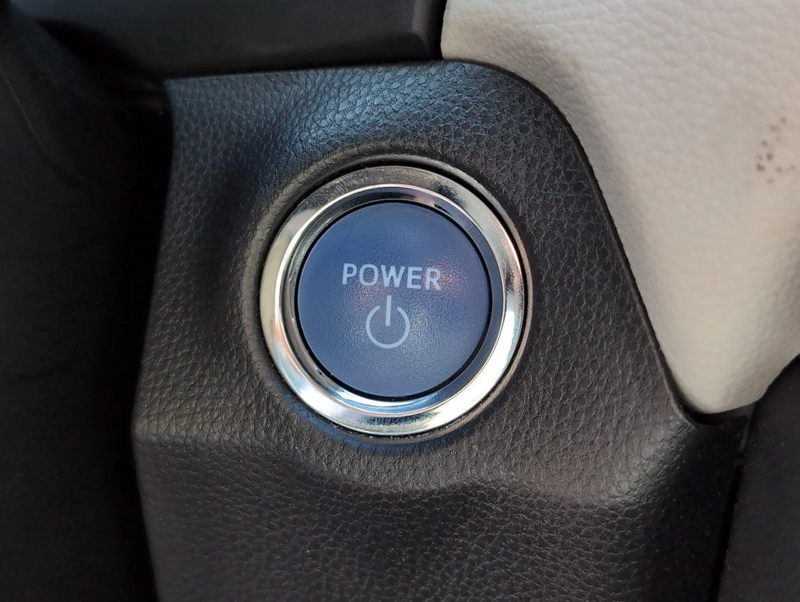 Used 2022 Blizzard Pearl Toyota Hybrid XLE Premium image 27