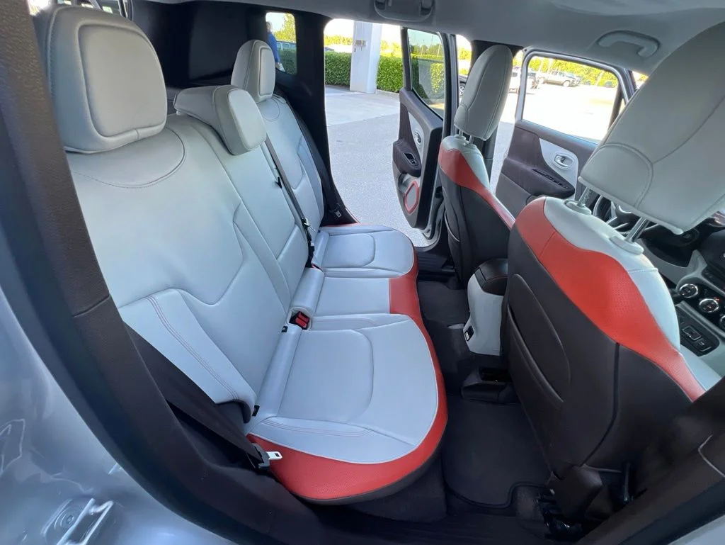 Used 2015 Silver Jeep Limited image 29