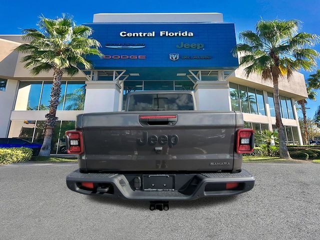 New 2026 Granite Crystal Metallic Clear-Coat Exterior Paint Jeep Sahara image 6