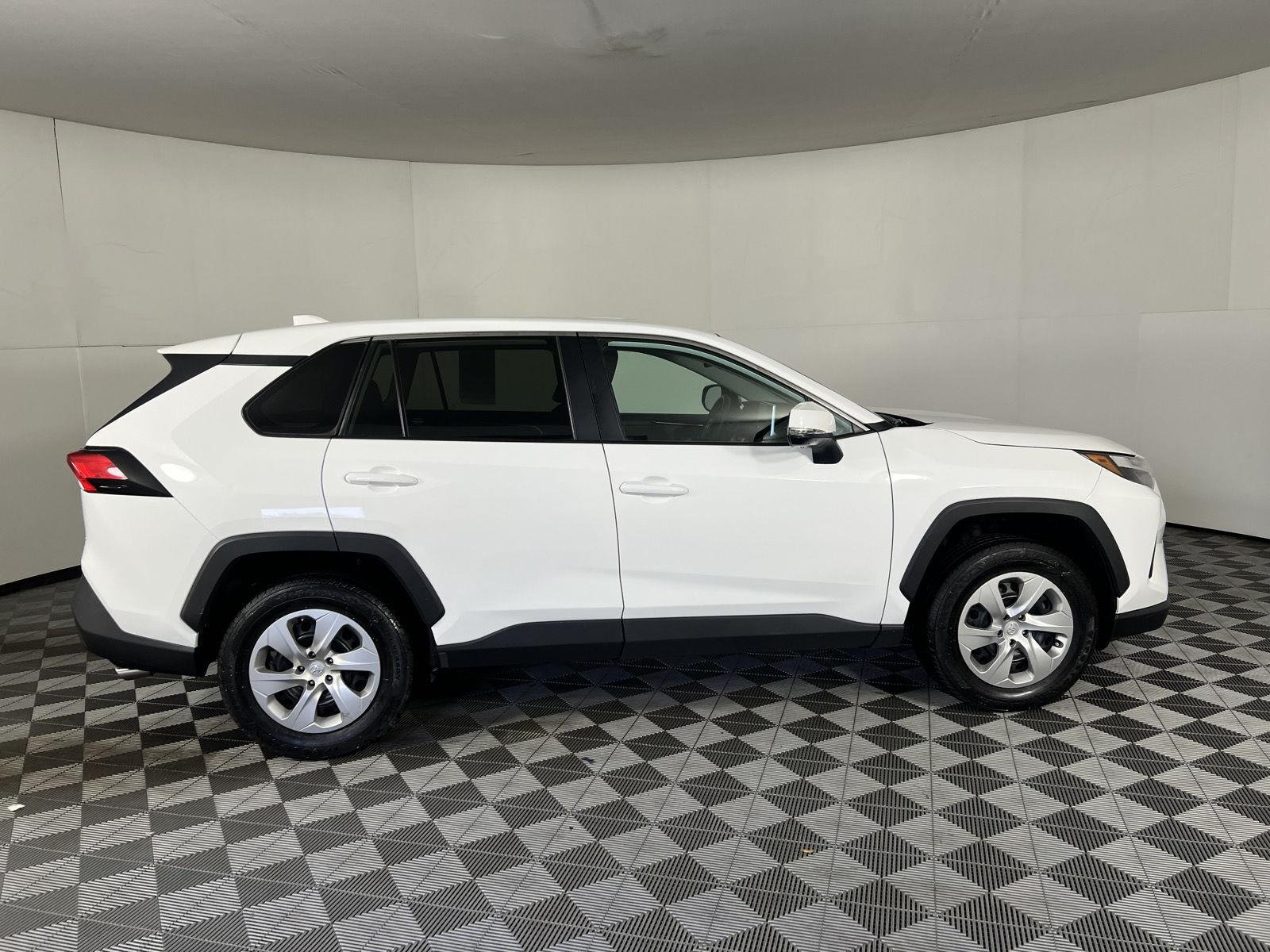 Used 2023 Ice Cap Toyota LE image 10