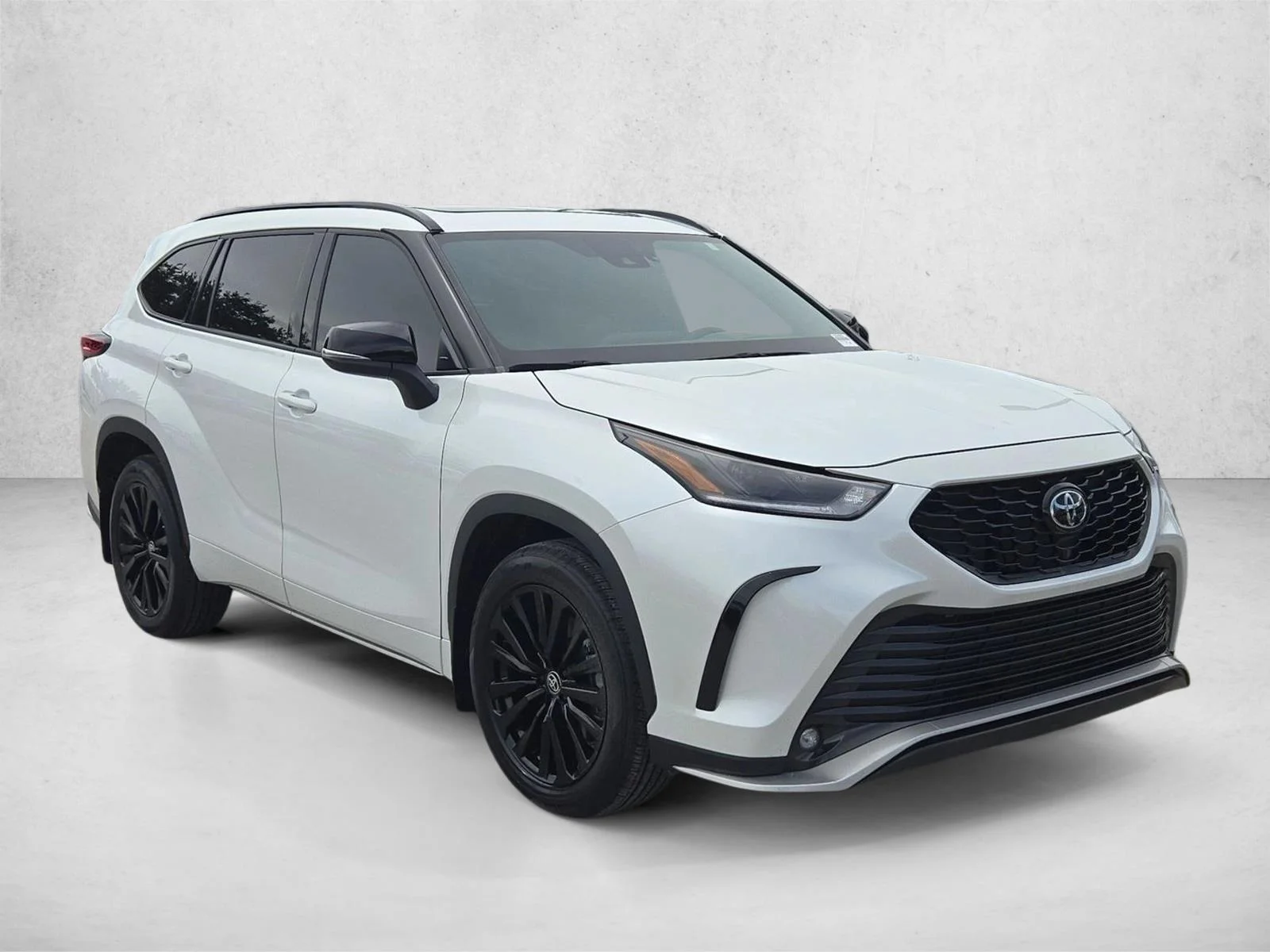 Used 2023 Wind Chill Pearl Toyota XSE image 3