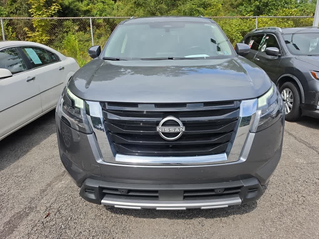 Used 2025 Gun Metallic Nissan SL image 2