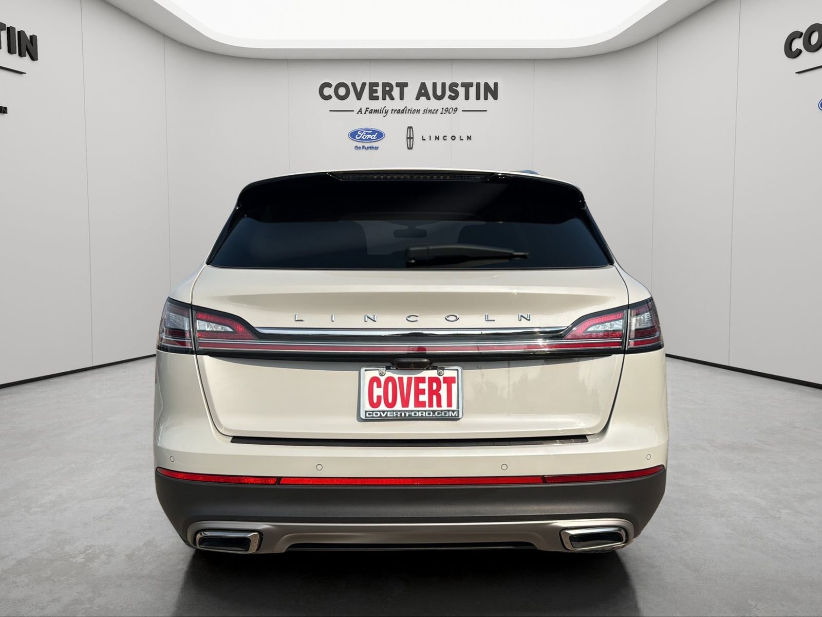 Used 2023 White Lincoln Standard image 4