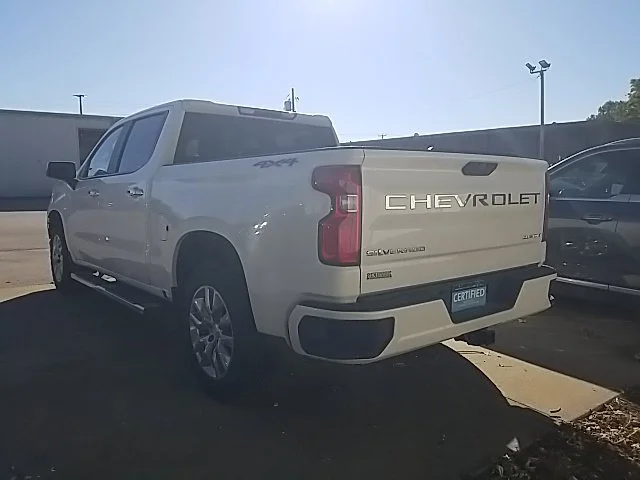 Used 2020 White Chevrolet Custom image 19