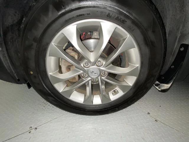 Used 2020 Red Hyundai SE image 10