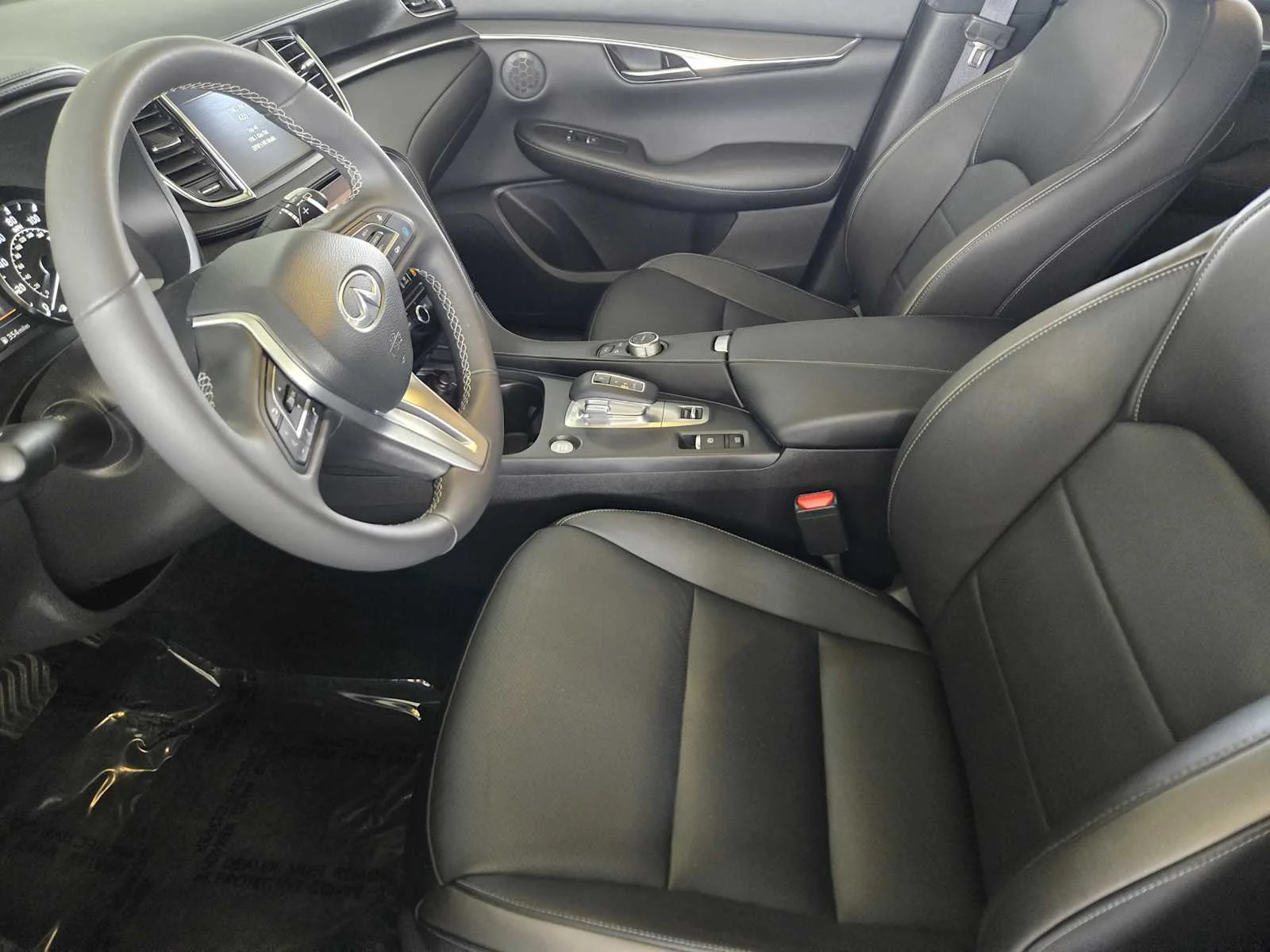 Certified Used 2024 Radiant White INFINITI LUXE image 12