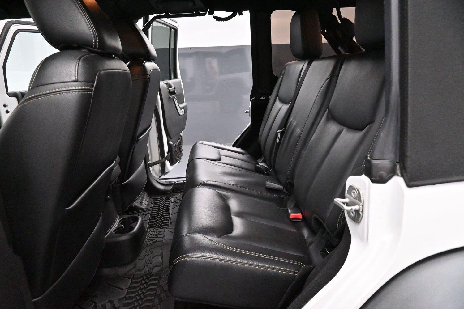 Used 2014 Bright White Clearcoat Jeep Rubicon X image 26