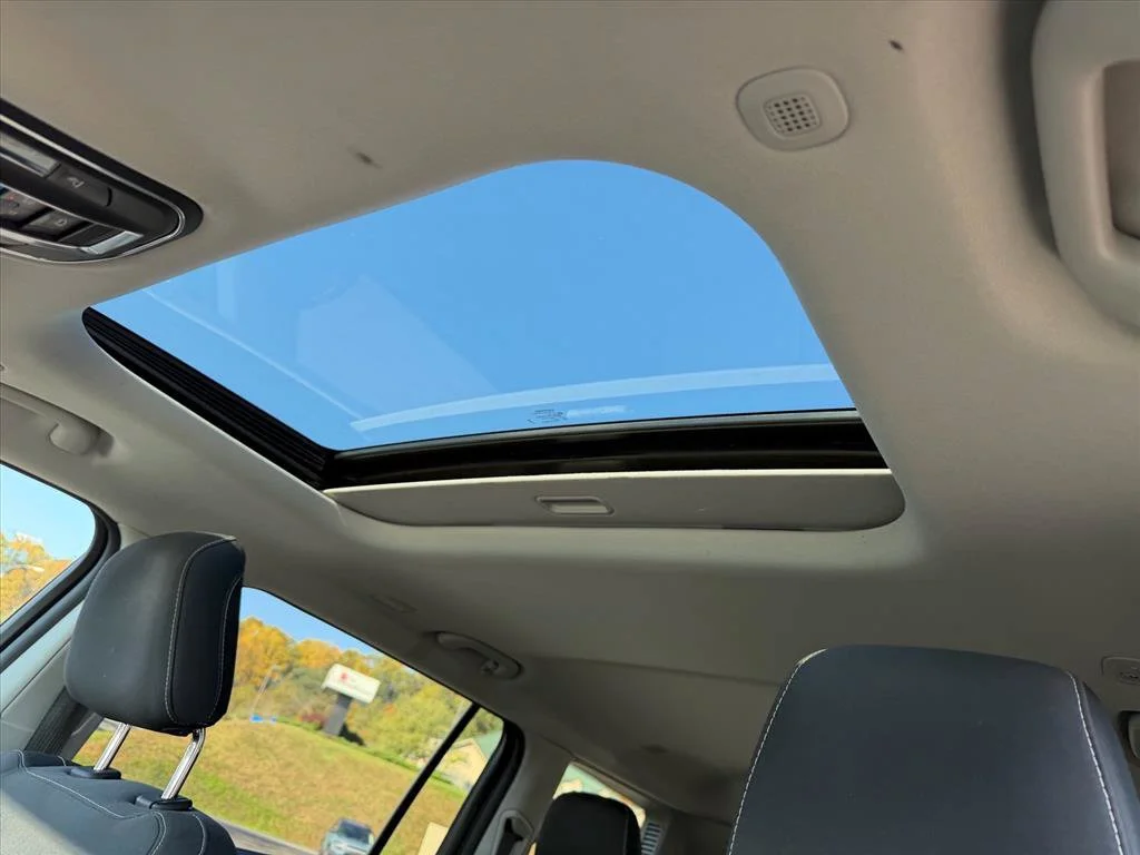 Used 2023 Gray Jeep Laredo image 16