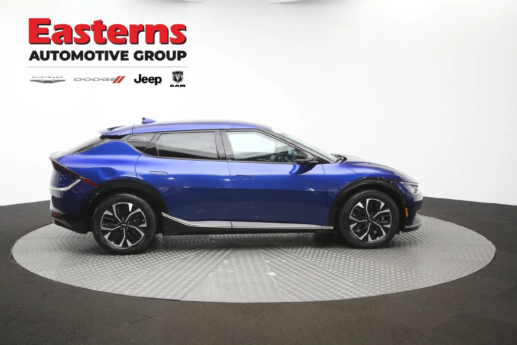 Used 2023 Blue Kia Wind image 46