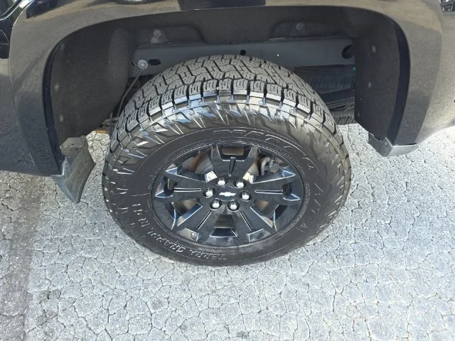 Used 2022 Black Chevrolet Z71 image 33