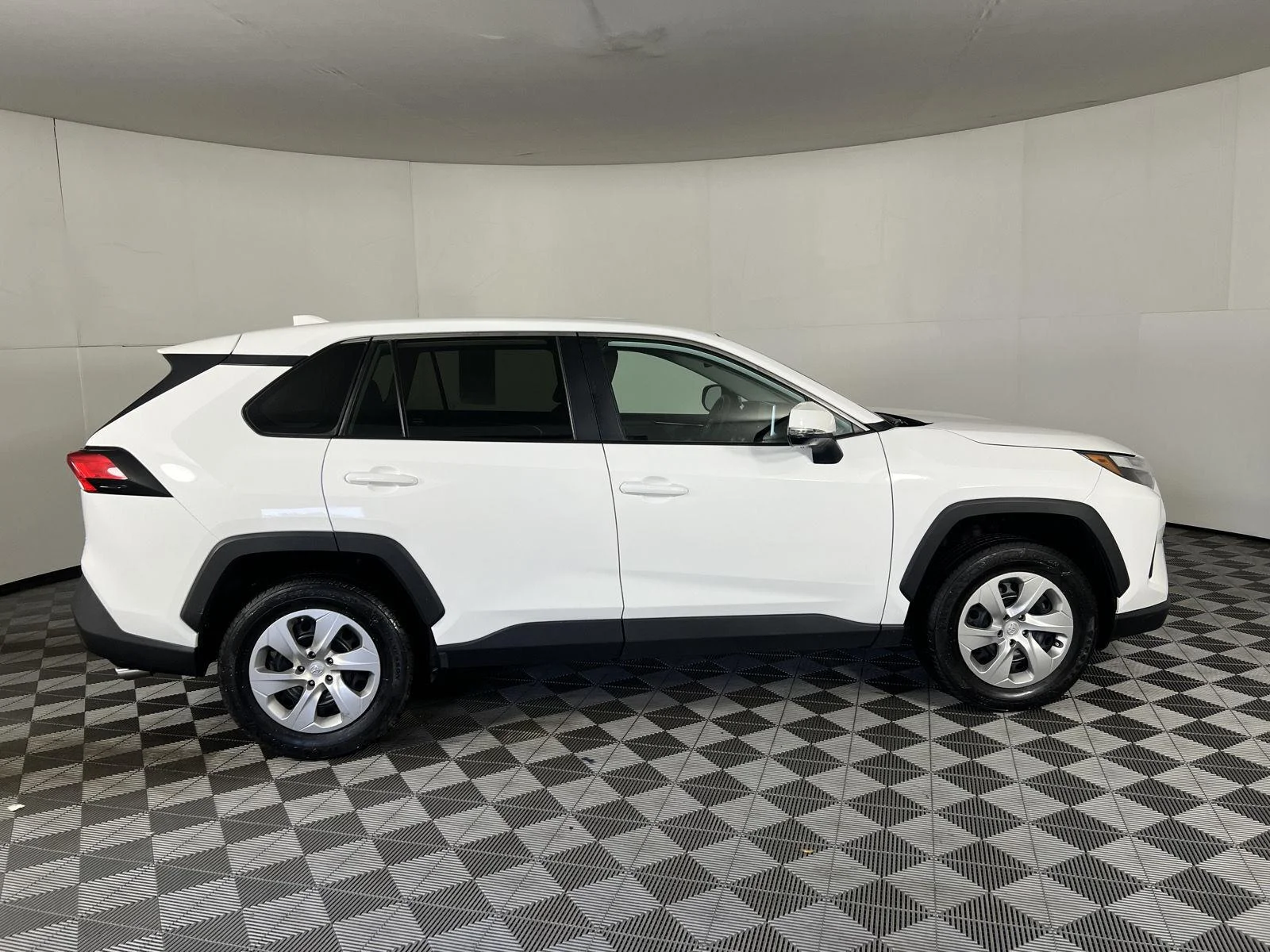 Used 2023 Ice Cap Toyota LE image 10