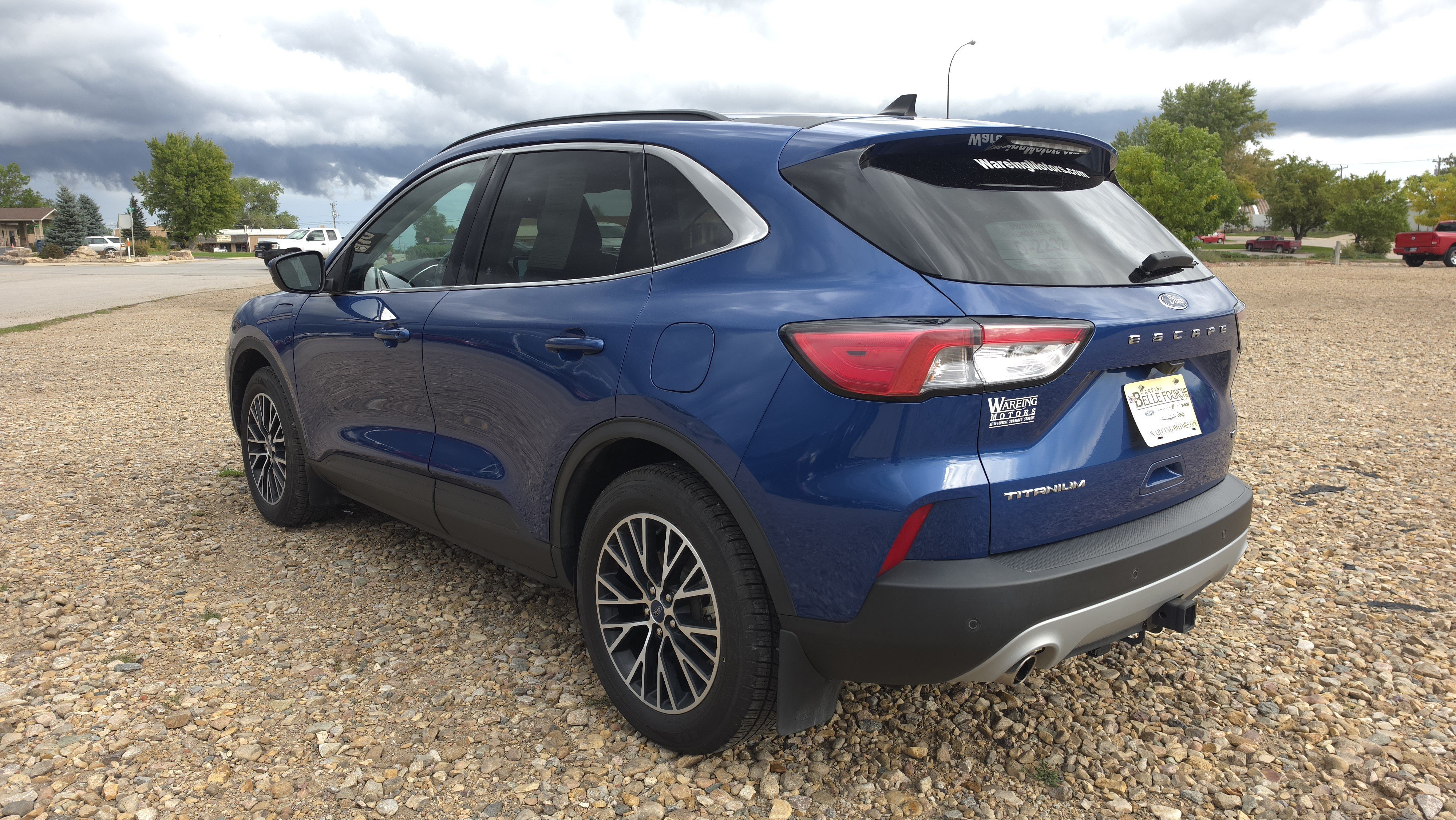 Used 2022 Blue Ford Titanium Plug-In Hybrid image 3