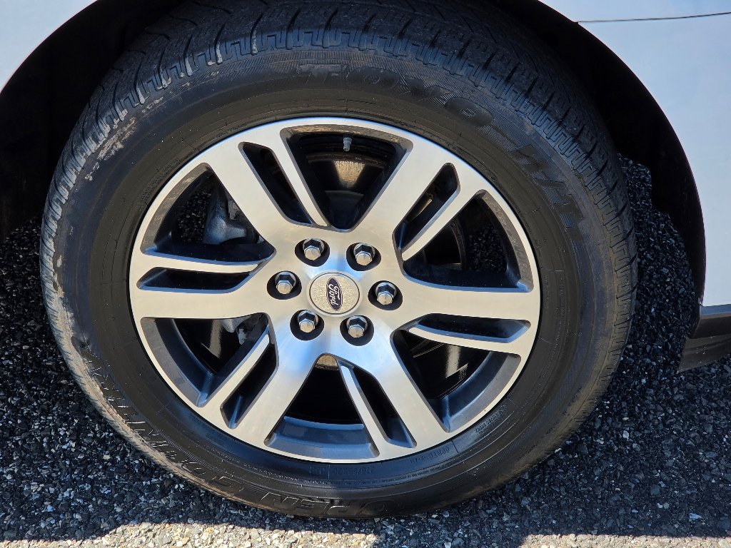Used 2022 White Metallic Ford XLT image 4