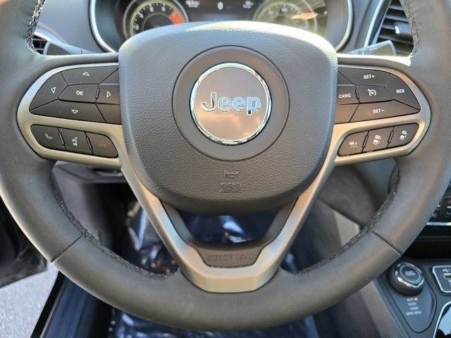 Used 2022 Diamond Black Crystal Pearlcoat Jeep Limited image 34