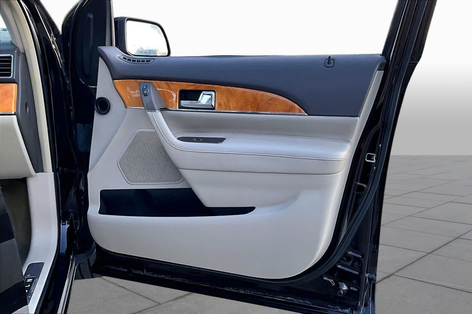 Used 2013 Kodiak Brown Lincoln  image 21