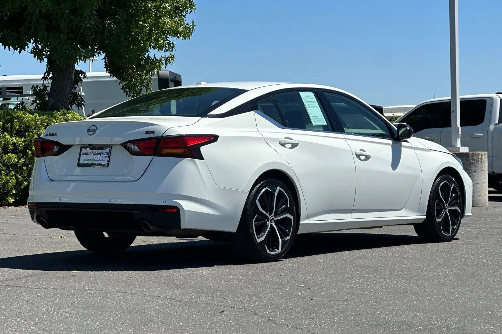 Used 2024 Glacier White Nissan 2.5 SR image 4