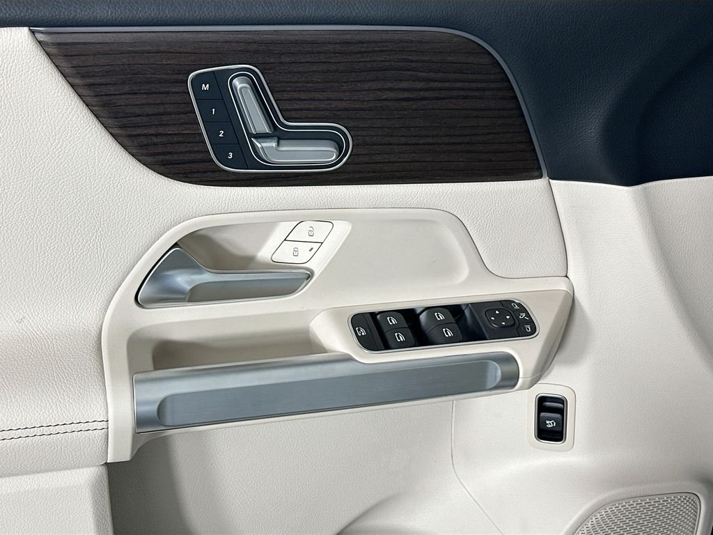 New 2026 Polar White Mercedes-Benz GLB 250 image 18