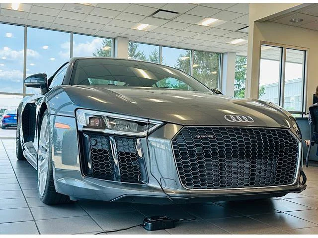 Used 2017 Daytona Gray Pearl Effect Audi V10 image 1