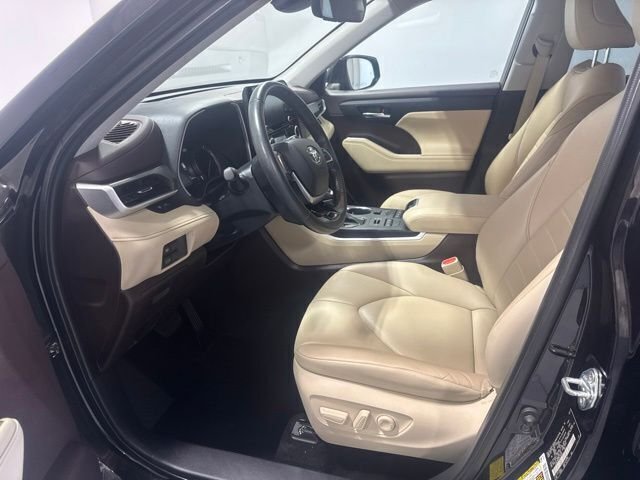 Used 2021 Brown Toyota XLE image 12