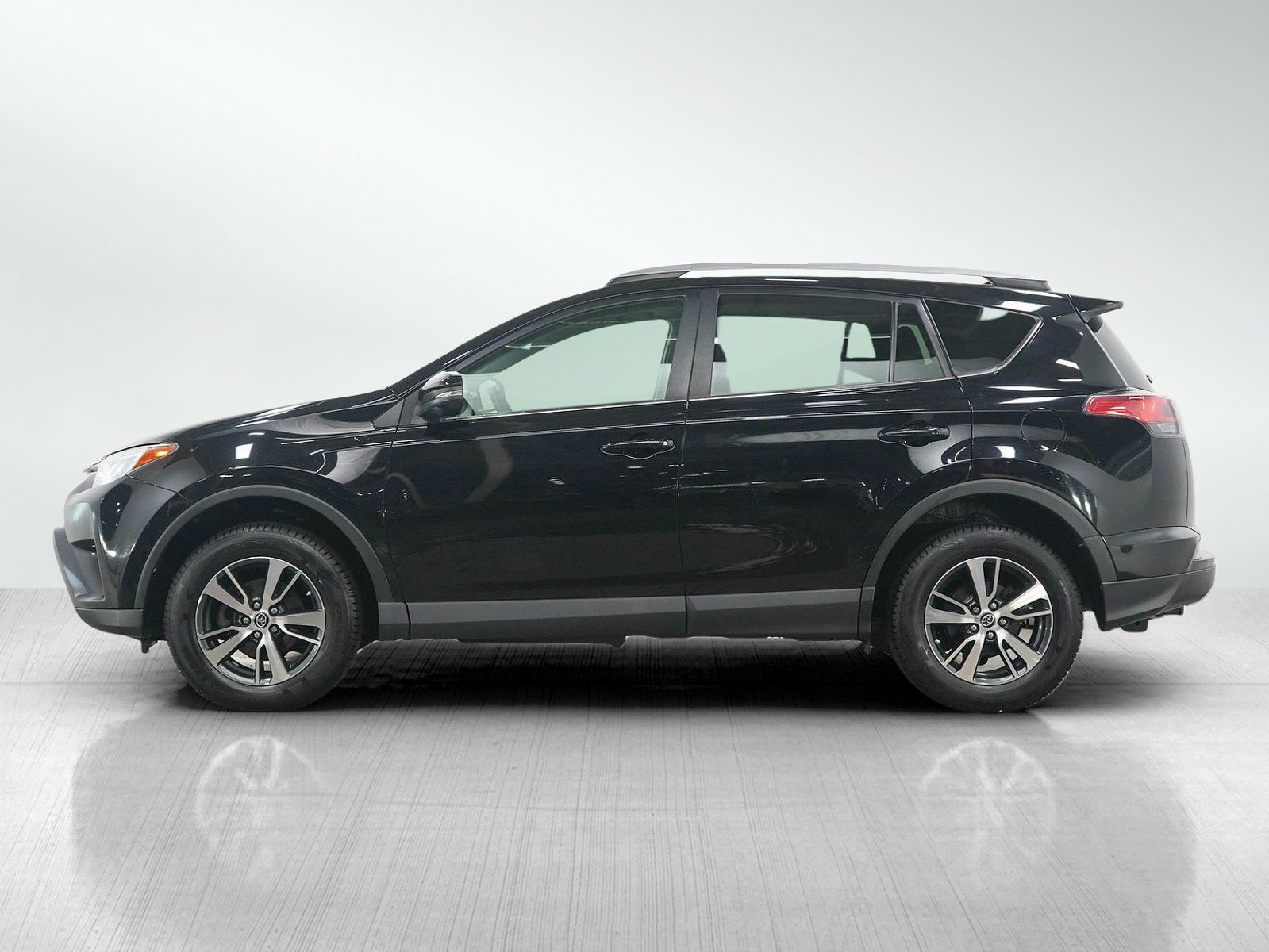 Used 2016 Toyota RAV4 XLE with VIN 2T3RFREV0GW465897 for sale in Minneapolis, Minnesota